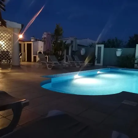 Villa 2, Cozy On Oura Beach, *