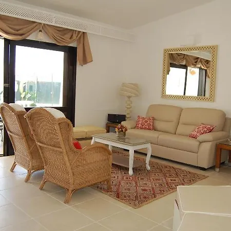 Villa 2, Cozy On Oura Beach,