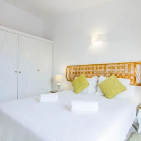 Villa 2, Cozy On Oura Beach,