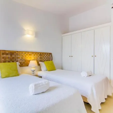 Villa 2, Cozy On Oura Beach, Albufeira