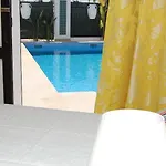 빌라 2, Great Spot Oura Beach,